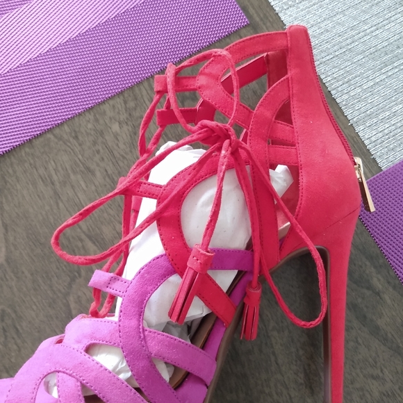 Women's Stilettos - Picture 2 of 4